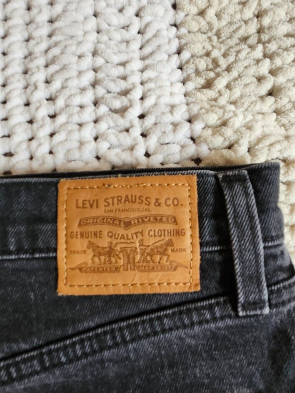 Black Levi Ribcage Shorts - Picture 4 of 4